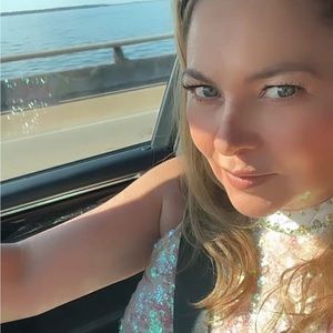 Meet your Posher, Claudia